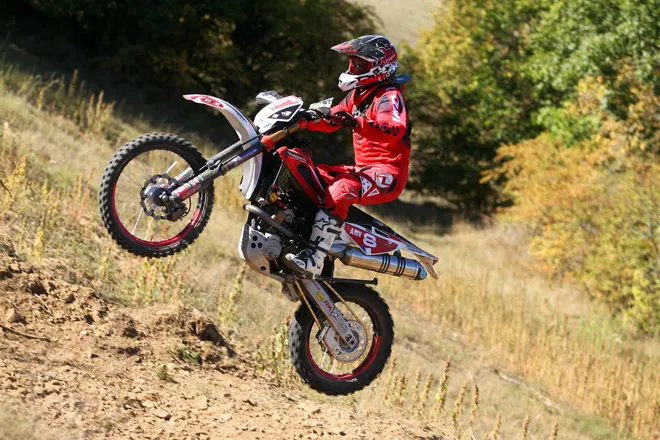 dans les sauts avec son chassit équilibré l'husquy se comporte parfaitement HVA 310 TE antoine Méo