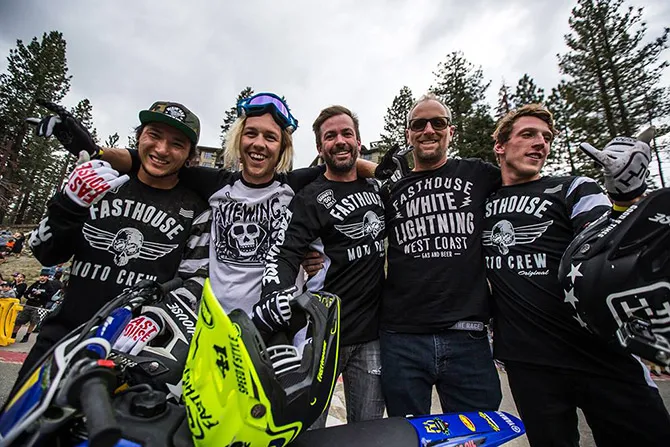 De la moto, des potes et beaucoup de fun : un concnetré de l'esprit Fasthouse esprit fasthouse