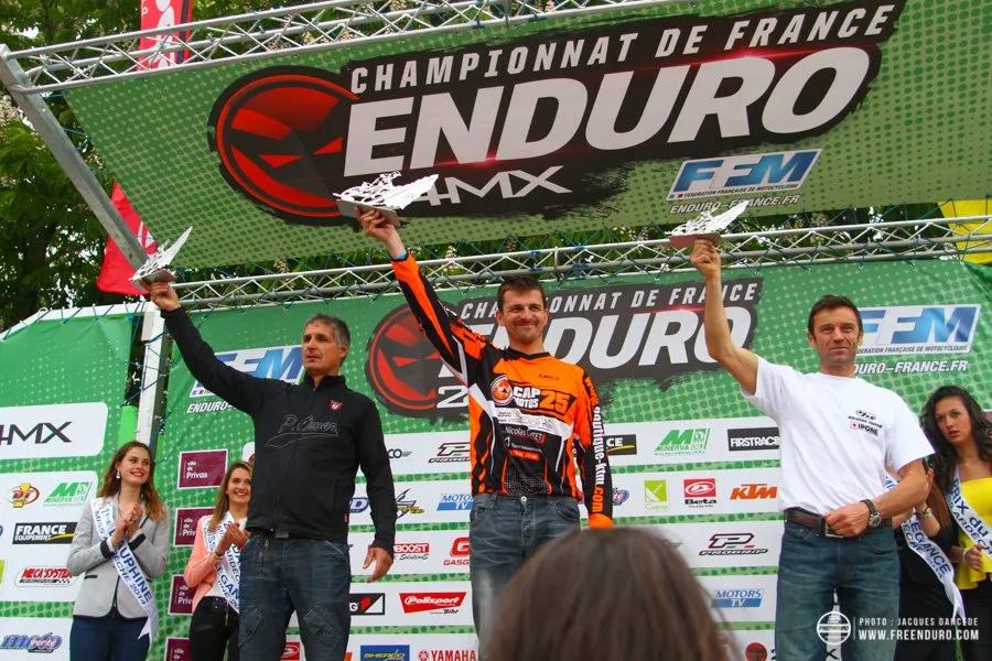 podium pilote enduro vétérants chmapionnat de France à Privas
