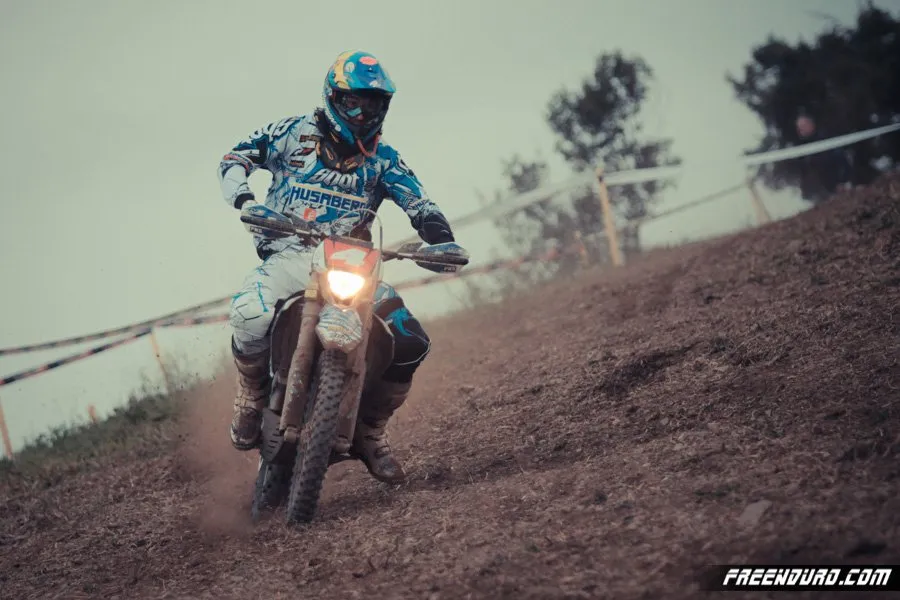 J'ai pris des risques dans les 2 spéciales suivantes et ça a payé. Pela renet pilote Husaberg Racing team