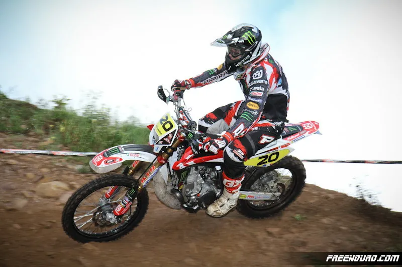Seb lors du hampionnat de France d'enduro à Remiremont en 2011 HVA ENDURO 300
