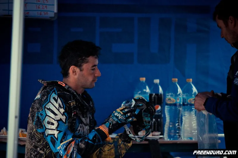 Pela gagne le samedi avec 20 secondes d'avance sur Johnny Aubert. Pela Renet Husaberg Factory