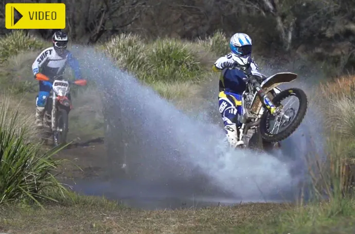 vidéo Adam Riemann et Glenn Kearney pilote enduro