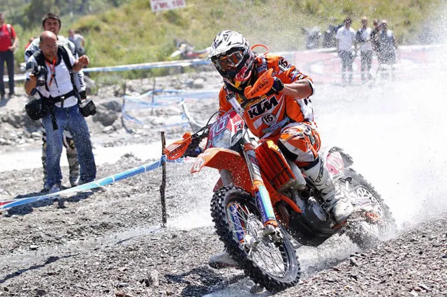 Johnny Aubert victime de crampes n'a pas pu aller chercher la victoire - photo Edmunds J. KTM Images Johnny Aubert victime de crampes n'a pas pu aller chercher la victoire -photo Edmunds J. KTM Images
