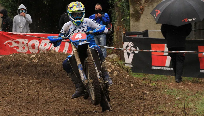 Second en E2 et troisième au scratch , encore un week-end solide pour Loïc Larrieu larrieu enduroGP italie J2 2020