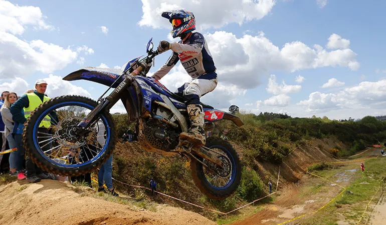 Sur une petite chute Loïc Larrieu perd la seconde place du EGP dans la toute dernière spéciale locic larrieu enduroGp espgne 2018 J1