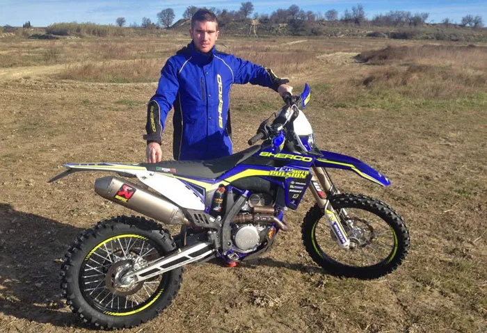 Loic larrieu pilote moto enduro team Sherco pulsion