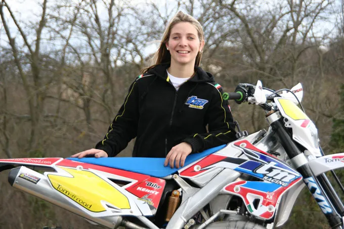 144 TM bleu blanc rourge pour Marion - photo Facebook -Tom Off Road Marion Gimbert pilote féminine moto enduro