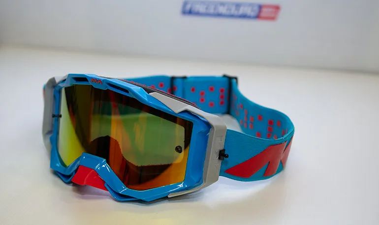 AKA une marque à découvrir masque enduro AKA magnetika