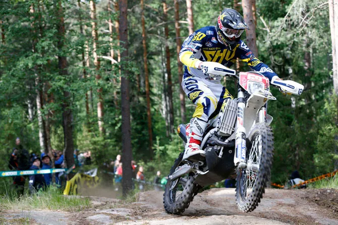 Après avoir touché le fond en Grèce , Bellino redresse la barre en Finlande mathias bellino enduro gp finlande