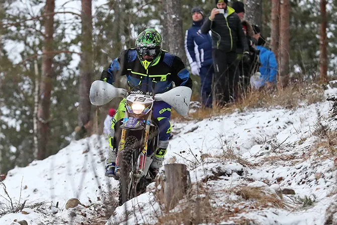 Matthew Phillips premier pilote non Finlandias au scratch avec 7ème place et un 4ème en EnduroGP matt phillips endurogp rd1 2017