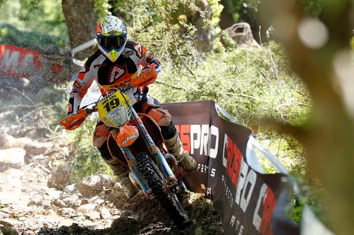 Première victoire en E3 pour Matt Phillips Matt Phillips pilotes KTM enduro