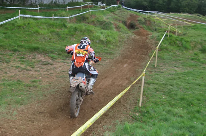 Antoine Meo à la poursuite de Pela en E2 Antoine Meo 350 Exc-F à Uzerche
