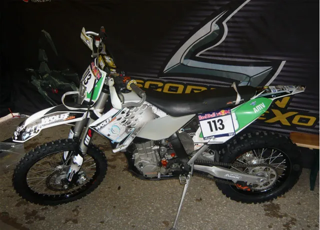 La KTM de Kevin...Je n aurais jamais pensé avoir à monter tout ceci sur ma moto un jour .. Je n'aurais jamais pensé avoir à monter tout ceci sur ma moto un jour