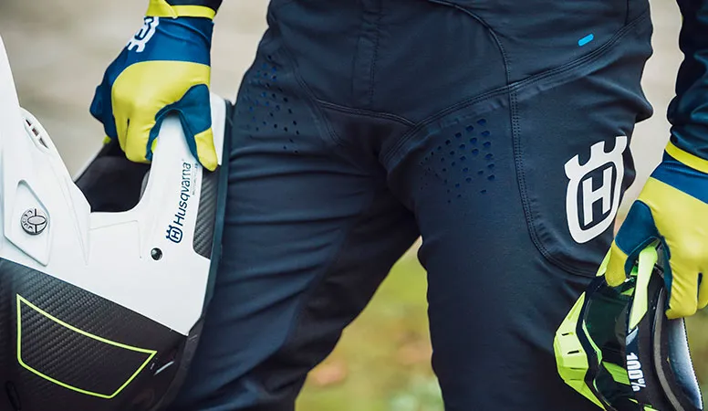 Gros plan sur le pantalon RAILED 2020 pantalon husqvarna enduro 2020