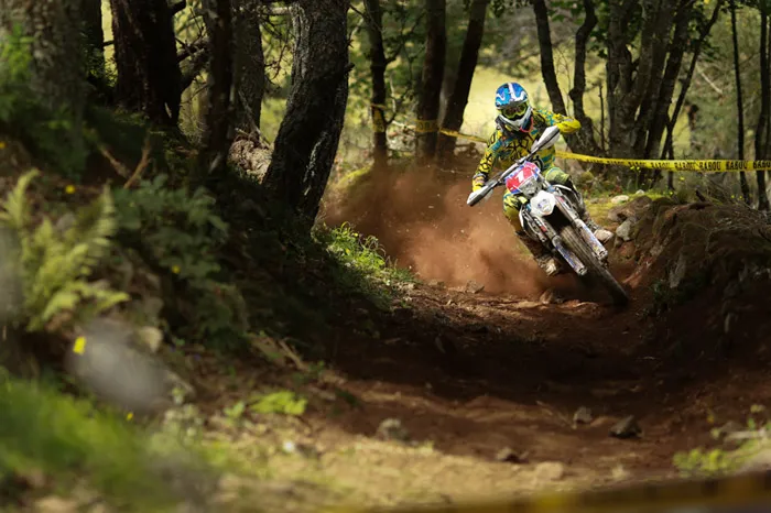 Sans surprise c'est la Pela le champion du monde E2 qui s'impose à Saint-Cirgues Pela Renet enduro France saint Cirgues