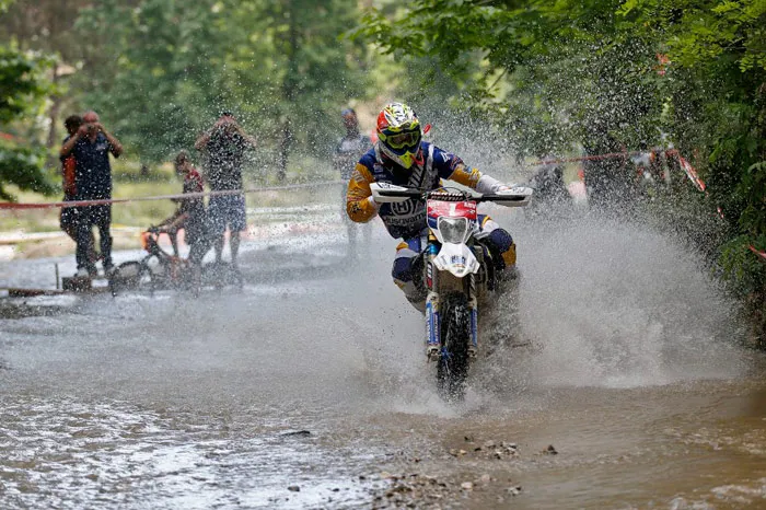 Pierre Alexandre Renet passage technique ligne enduro Grèce 