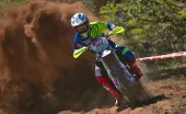 Comment se déroule une course de moto enduro ? Guide Complet 2026 Comment se déroule une course de moto enduro ? Guide Complet 2026