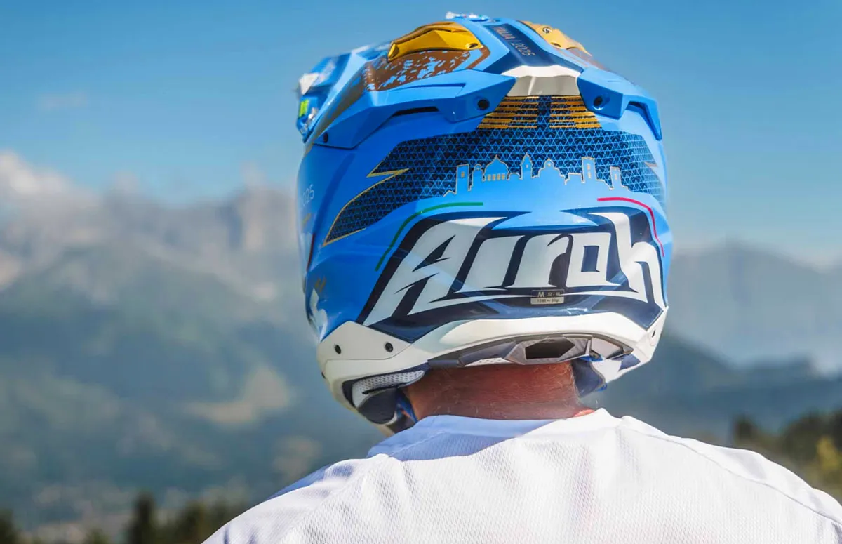 pilote casque airoh aviator 6days 2025 italia 3