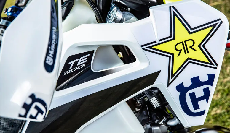 Nouveaux plastiques provenant des modèles cross 2019 pour équiper les Husqvarna enduro 2020 plastiques moto Husqvarna enduro 2020 moteur