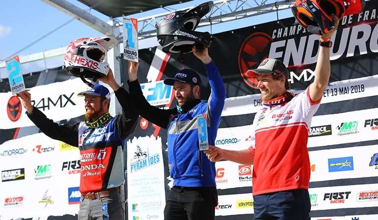 Le podium Enduro2 du cimanche podium E3 chemille sur indrois J2