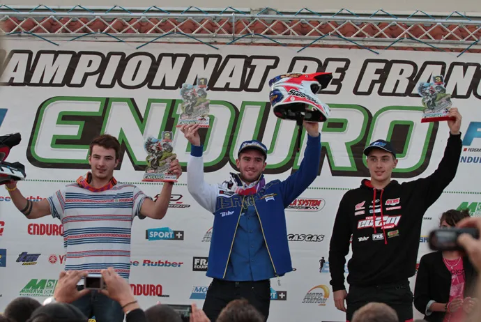 Première saison en enduro et premiers podium en Junior pour Théo, ici au coté de Loic Larrieu et Jeremy Carpentier Podium Theo Bolley, jeremy Carpentier