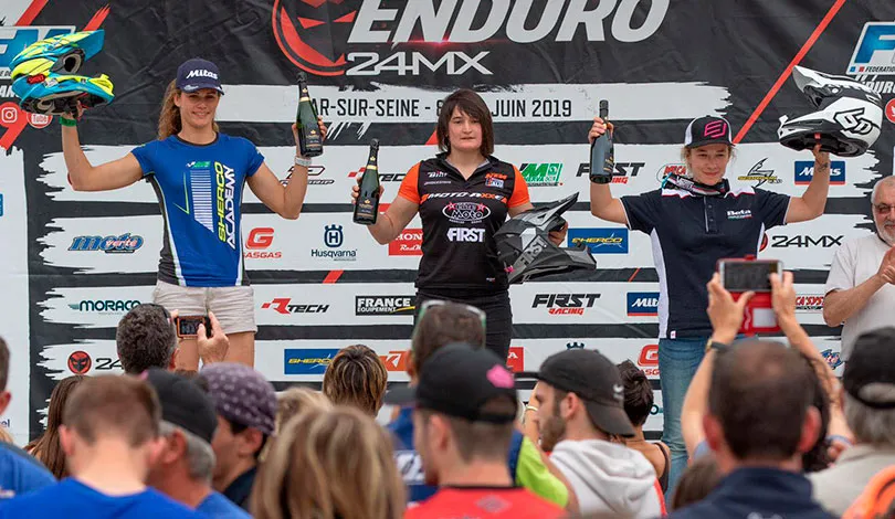 Le poduim feminin le dimanche à Bar Sur Seine podium feminines enduro france bar sein J2