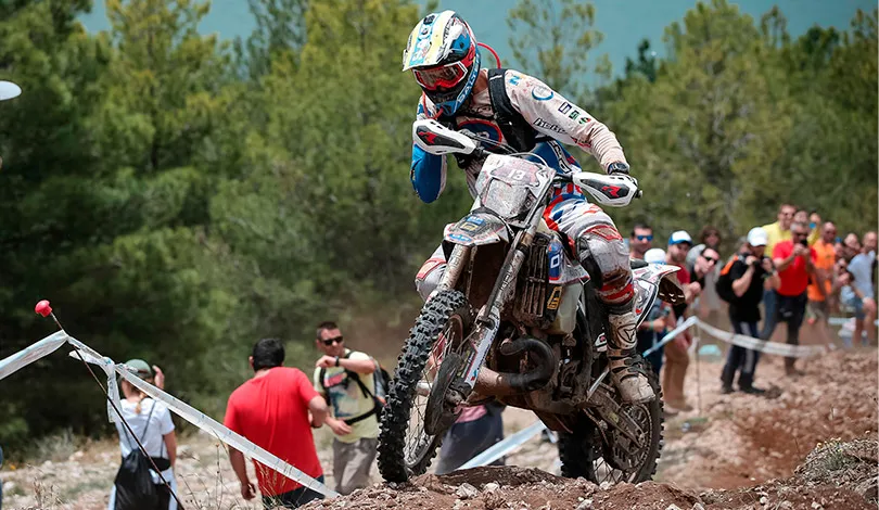 Le pilote Espagnol Pol Tarrès (un pilote privé) utilise les protèges mains HP-1 pol tarres pilote R tech hard enduro