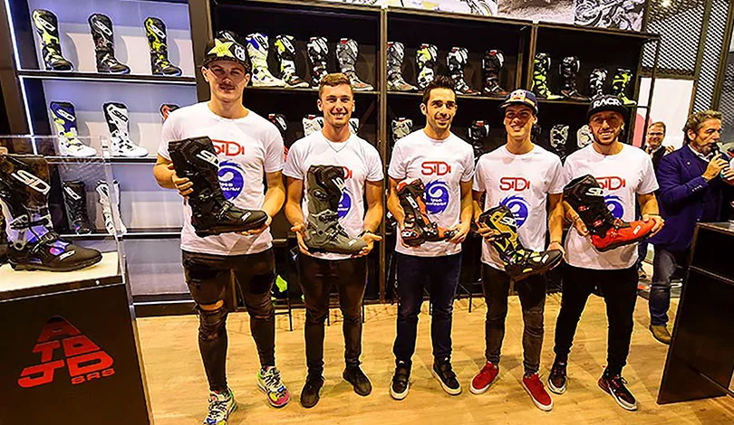 Les pilotes lors de la présentation au salon EICMA 2019 : Billy Bolt (Enduro), Alessandro Lupino, Michele Pirro (MotoGP), Jorge Prado et Tony Cairoli presentation SIDI Bottes ATOJO 2020