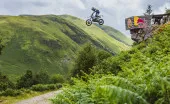 Vidéos : Moto vs VTT , qui est le plus rapide sur la piste de VTT la plus dangereuse du monde ? Vidéos : Moto vs VTT , qui est le plus rapide sur la piste de VTT la plus dangereuse du monde ?