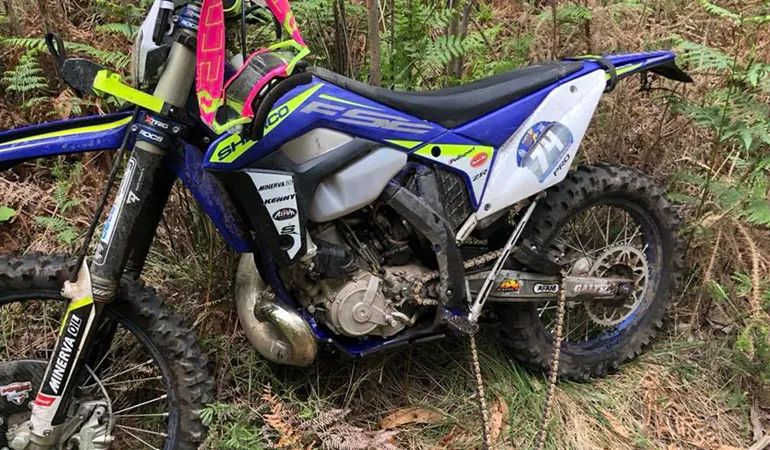 Mario Roman en ayant arraché le guide chaina de sa Sherco à été contraint à l'abandon sherco mario roman lagares