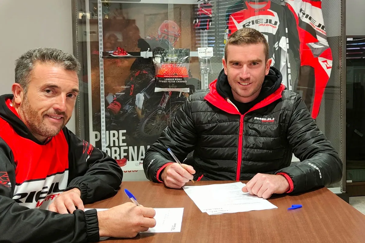 signature loic larrieu RIEJU 2024 enduroGP