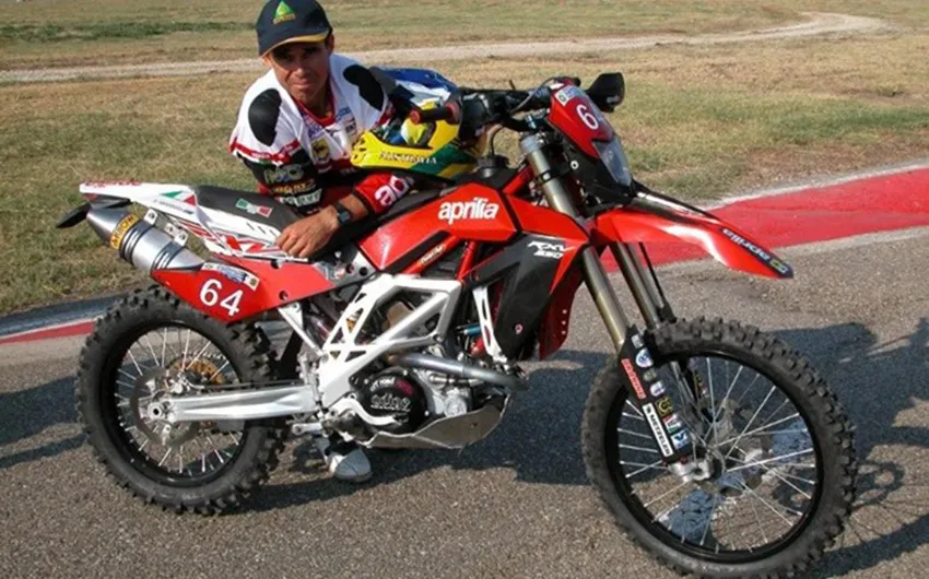 Stefan Merriman avec la 450 Aprilia bi-cylindre stefan marriman aprilia
