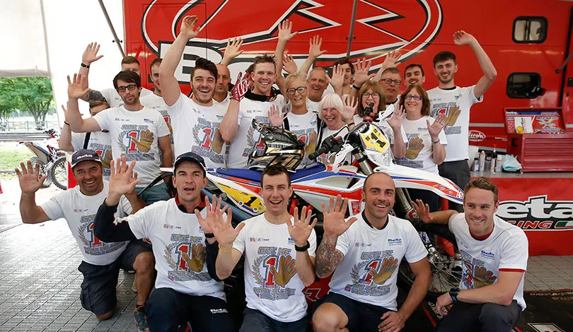 Diminué par la maladie en 2019, Holcombe n'en a pas moins décroché le titre mondial en E3 steve holcombe champion 2019 beta