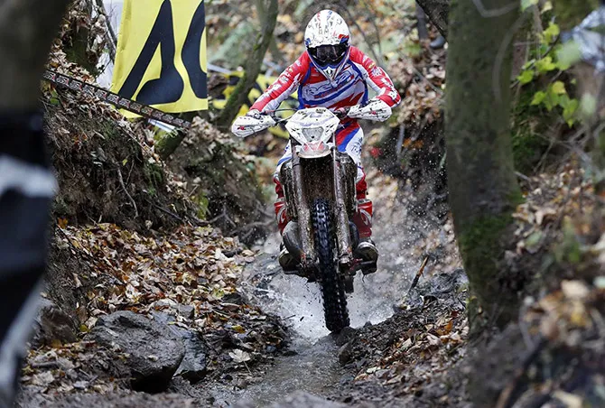Holcombe conclu la saison avec une énième victoire de journée steve holcombe endurogp allemagne j2