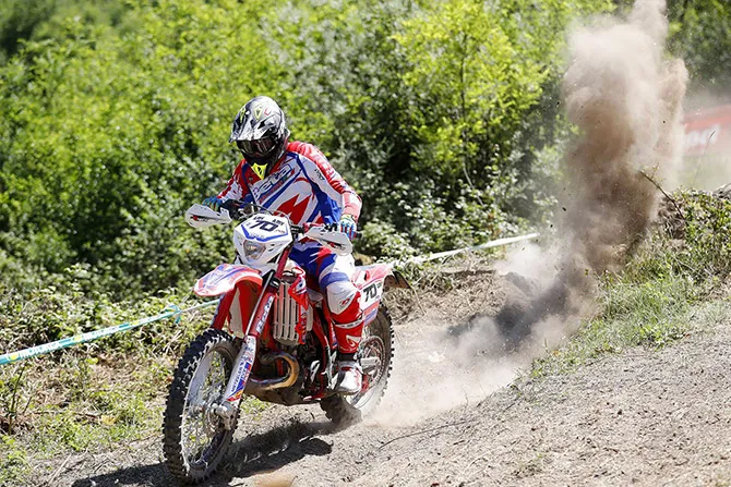 Avec seulement une 7ème place pour Phillips ce dimanche, Steve Holcombe sécurise sa postion de leader de l'EnduroGP steve holcombe endurogp italie j2