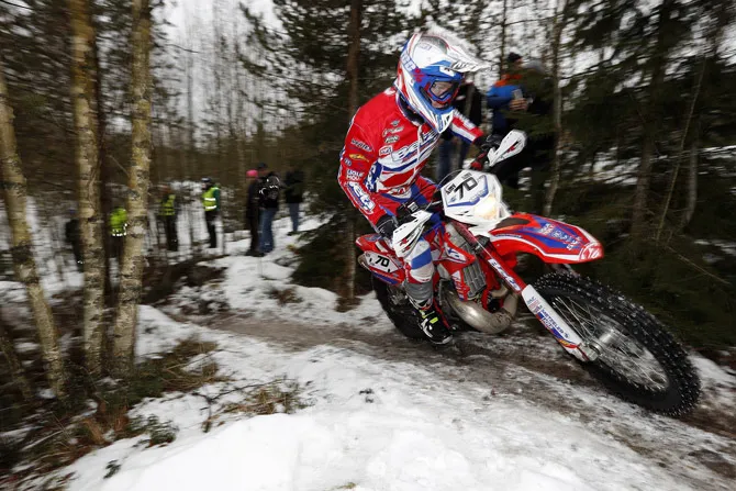 Grosse journée pour Steve Holcombe qui termine second de la catégorie EnduroGP steve holcombe finlande j2 beta