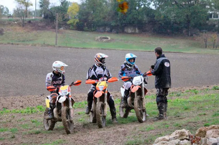 Pilotes moto de l'équipe  enduro espoir Aquitaine