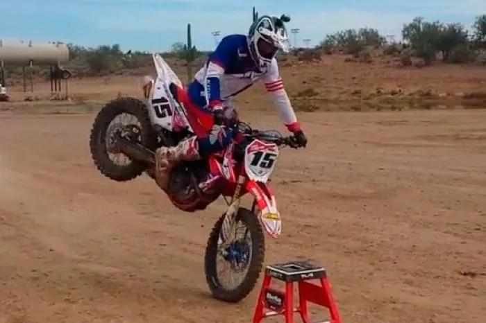 vidéo technique pilotage moto enduro