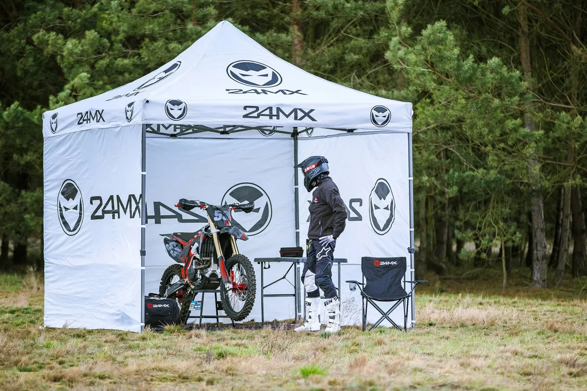 tente grise 24MX motocross