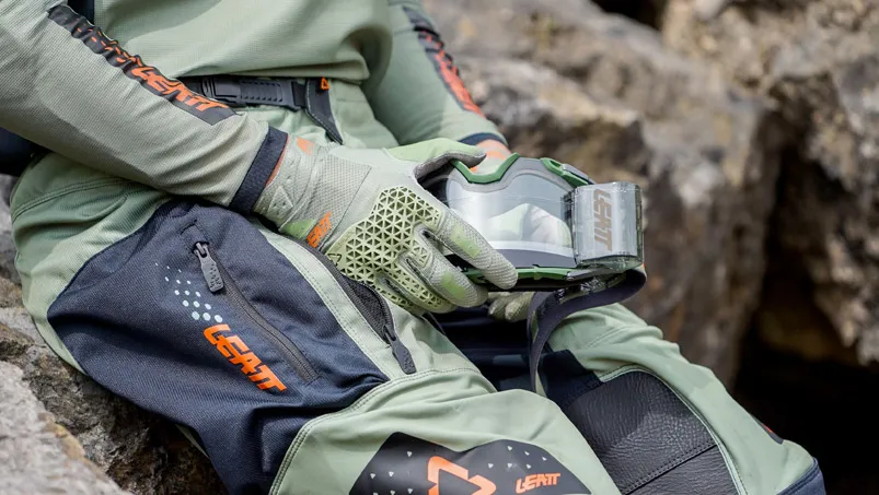 tenue enduro moto LEATT 4 5 2022