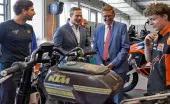 KTM redémarre : production relancée, ventes records et soutien politique KTM redémarre : production relancée, ventes records et soutien politique