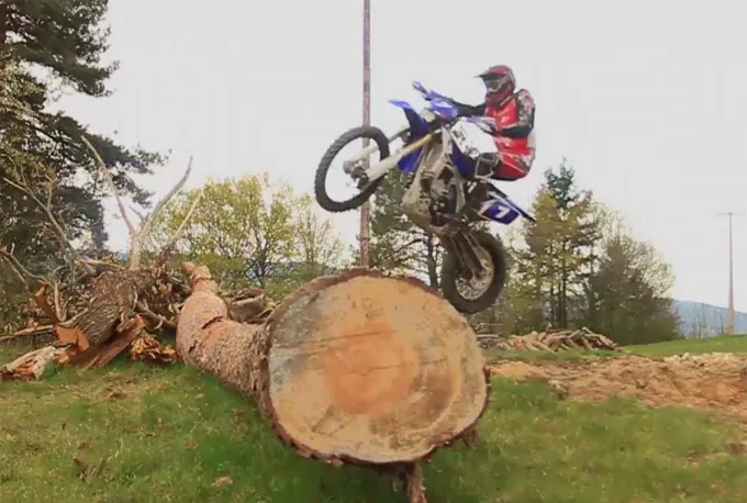 vidéo franhcissement enduro