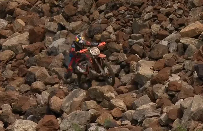 Jonny Walker impressionnant d'aisance dans la section Jonny Walker pilote KTM enduro